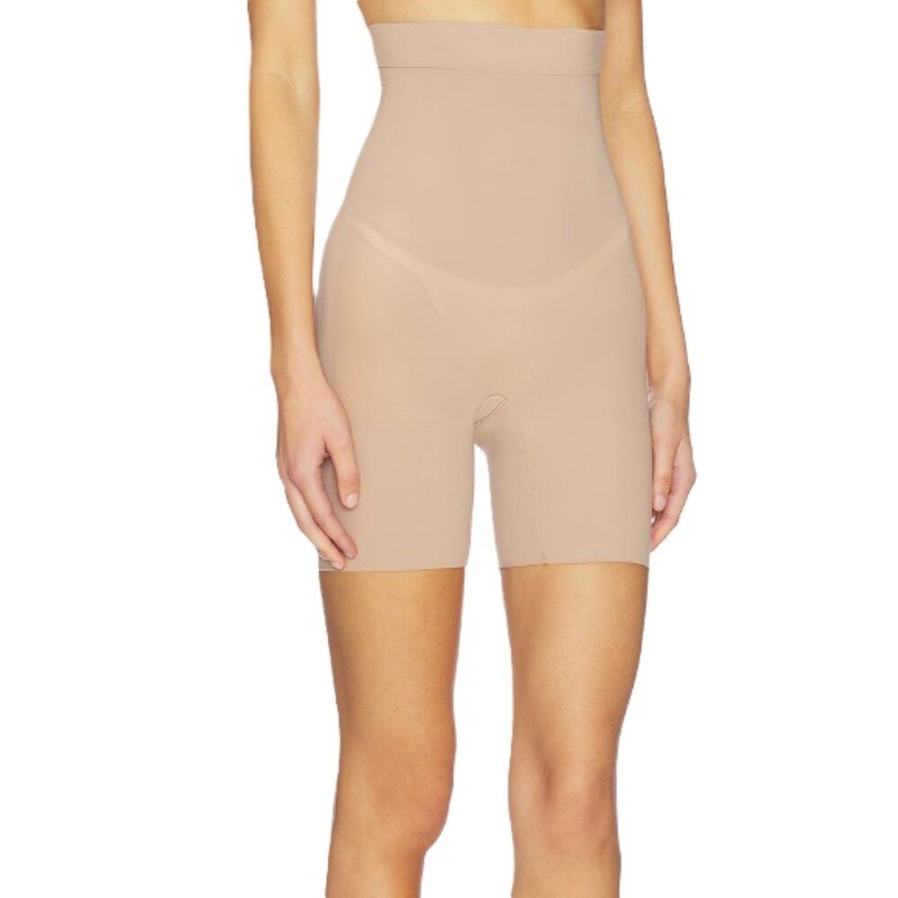 SKIMS Sheer Seamless Mid Thigh Short in Clay - Size XS - New with Tags